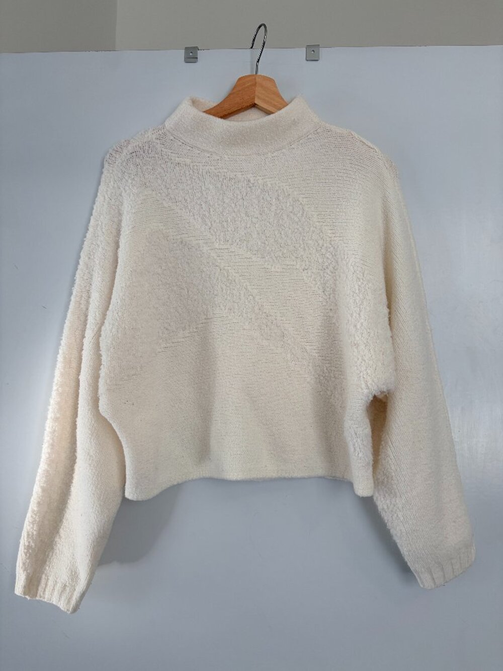 Abercrombie & Fitch Oversized, textured Cream mock neck sweater, size xxs/xs